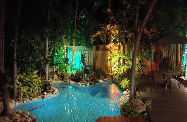 The Hemingway Caribbean Townhome & Private Pool Near Beach in charming Key West