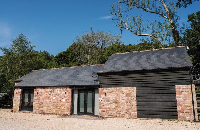 THE HERONRY, pet friendly, luxury holiday cottage in Longtown
