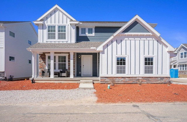 The Highland in Harbor Club w/pool access, close to Northside beaches & Downtown