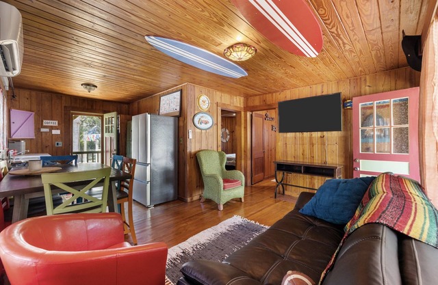 The Hippie Hideaway- Betsy in Windy Hill NMB,