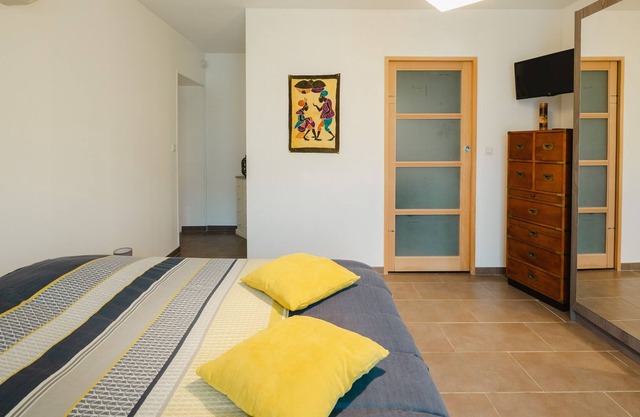 The house is located 7kms from the 24h circuit