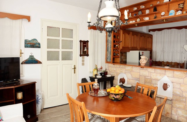 The house is located in the central square of the historical village Kynidaros