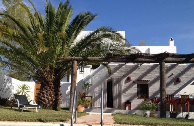 The house is located in San Juan five minutes for Benirras Creek