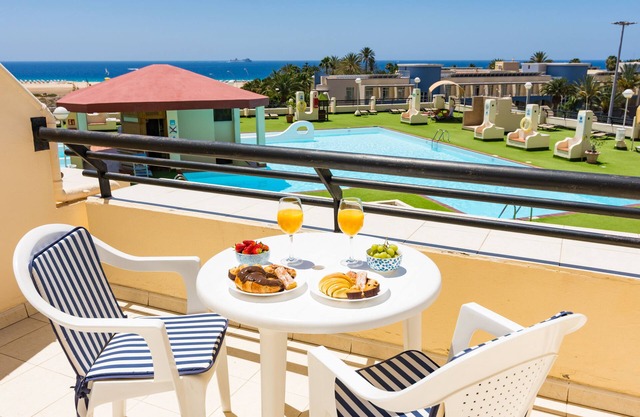 The House of Nonni Ventura - ocean view, 250 m from ocean, pool, Wi-Fi, aircon