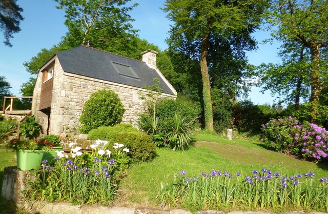The "House of the Horses": modern accommodation in an old farmhouse with character.