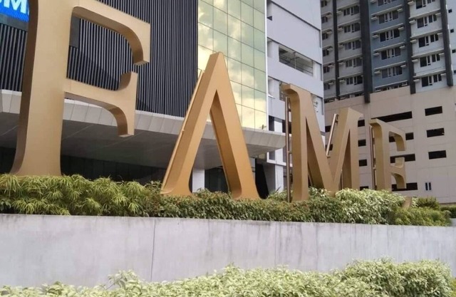 The ICONIC: Comfortable living by Awsom Phil