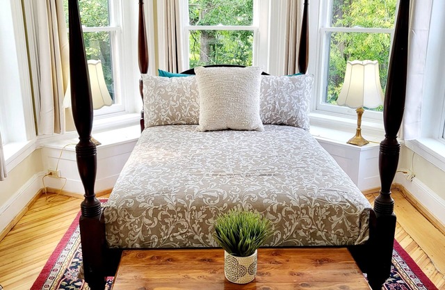 The Jarboe Suite on historic Manor House grounds!
