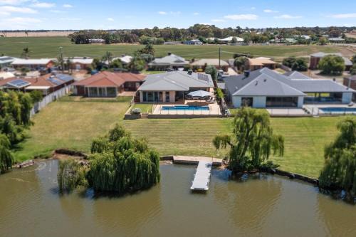 The Lakehouse on Rosemary