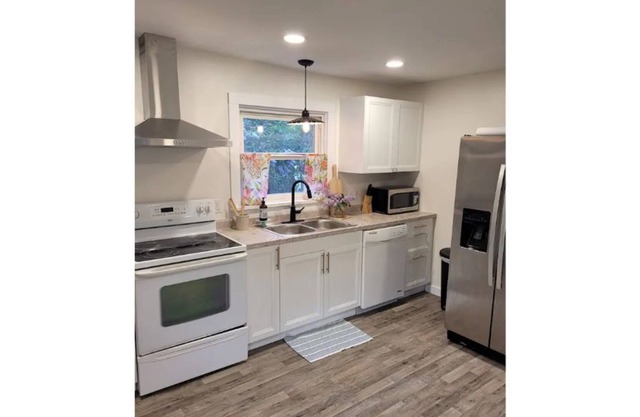 The Landing Spot / Cheerful & bright renovated 3 bdrm home