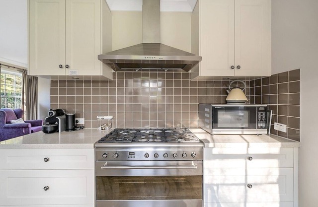 The Lauretana Cottage - Heart of Bowral w/pool!