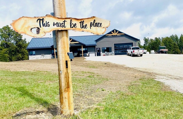 The Lodge at Roubaix Lake - 1 Level 4 bedrooms all king beds