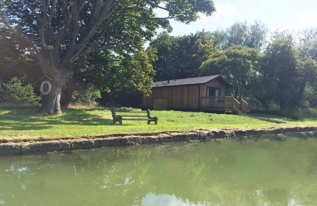 The Lodge by the Lake, Dunbar including hot tub