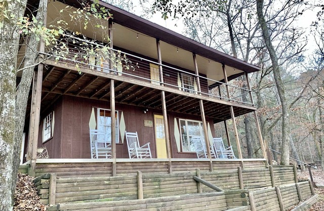 The Loggerhead Cabin and Shell Shack hangout at Turtle Cove Cabins