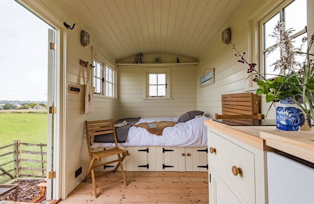 The Lookerer by Bloom Stays - a rural shepherds hut with amazing views!