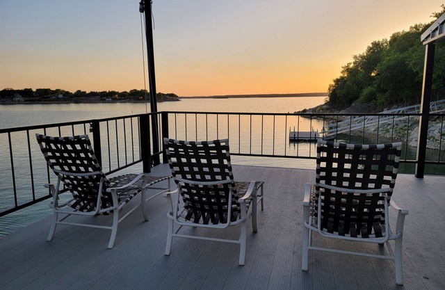 The Lookout at Lakewood, Lakefront Paradise with Ultimate Entertainment, Hot Tub and Dock
