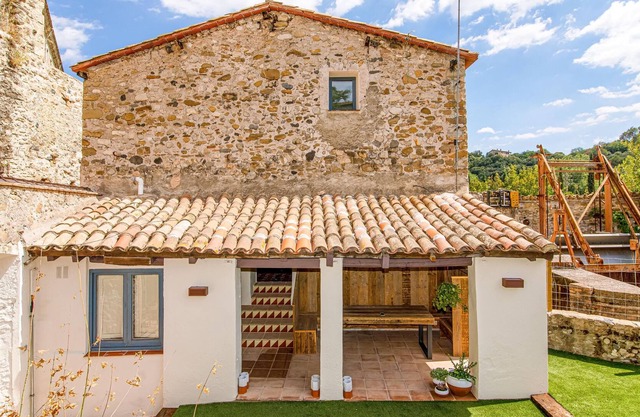 The Molí de Besalú (House with garden)