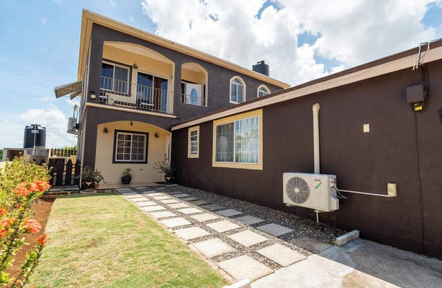 The Montego Brownstone is terrific 4-bedroom apartment with AC in St.Bran's Burg