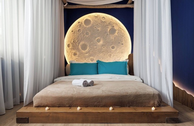 The Moon - Poiana Brasov