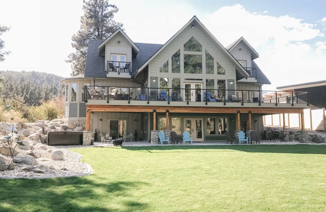 The Moose River House - Spacious Riverfront Home-Heated Seasonal Pool