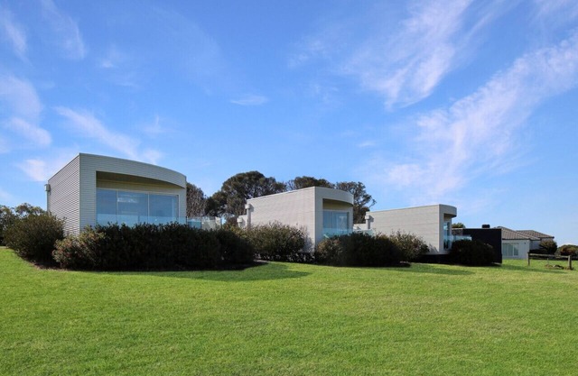 The Nest Estate- Private residence, 5 luxury pods, 5 spas, 10 rooms, Sleeping 20