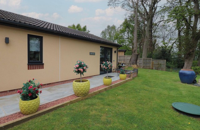 THE NEST, romantic, with a garden in Wetheral