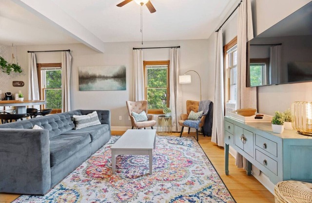 The Nininger Apt - Walk to DT & River, King Bed