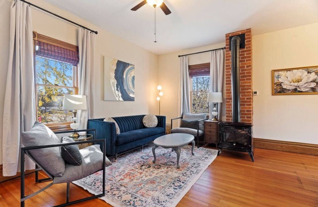 The Nininger Apt-Walk to DT, King Bd, Dog friendly