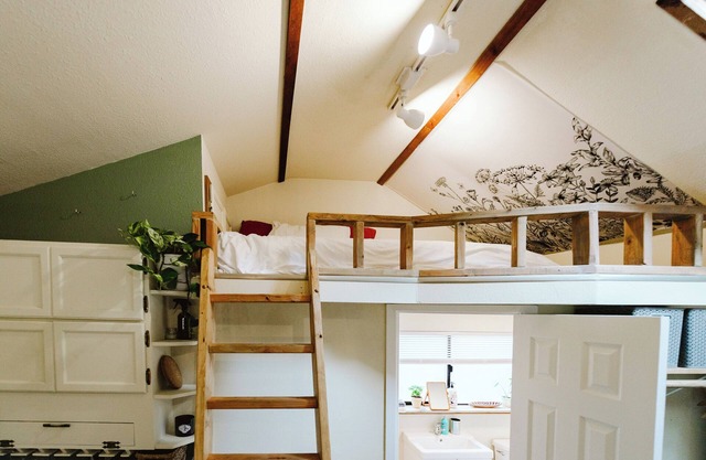 The Nook, a craftsman studio with everything you need