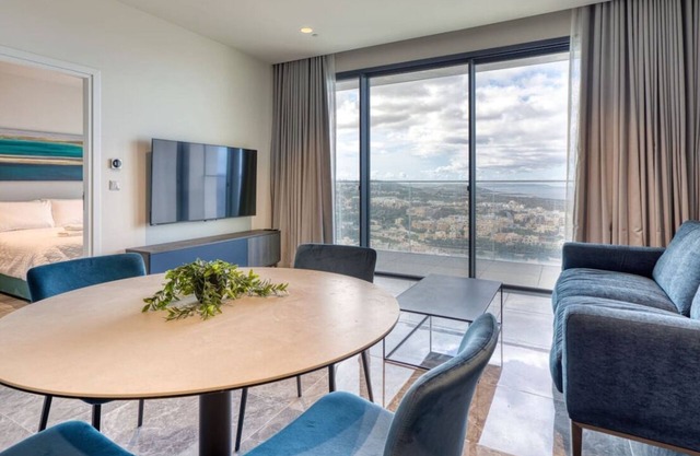 The Official Mercury Suites - 22nd Floor w/Pool