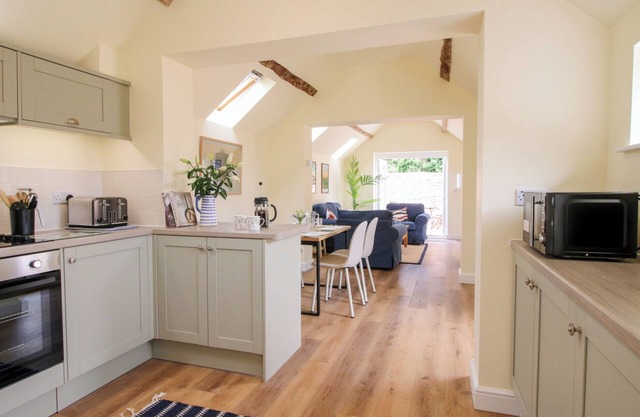 THE OLD PIGGERY, pet friendly, with a garden in Ironbridge