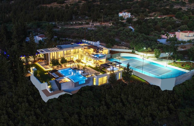 The One Villa: 3’ to Beach/3 Pools/Jacuzzi/Outdoor Cinema/Tennis Court