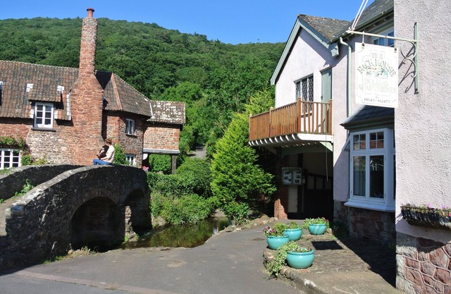 The Pack Horse SC Apartments & Cottage Offers available