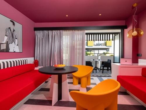 The Pal Living in a Concept