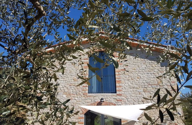 The panoramic barn in the Tuscan countryside