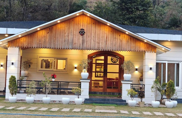 The Paradise - Luxury 3BR Villa Near the Airport in Dehradun