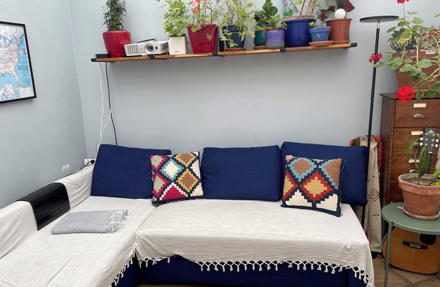 The Paris Impasse Hideaway: Duplex in quiet 13th district. Up to 5 Guests.