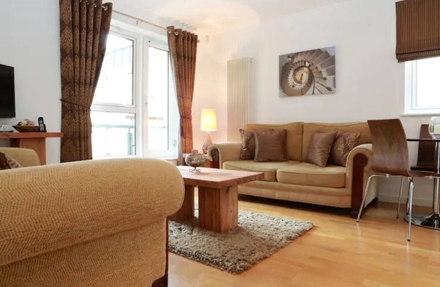 The Park - Holyrood Road Apartment with free parking and lift access