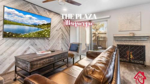 The Plaza - An Irvie Home w Summer Pool