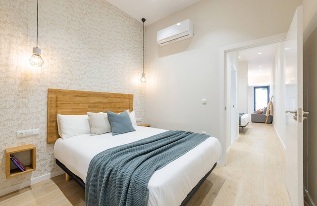 The Port Beach Valencia Room VI by Florit Flats