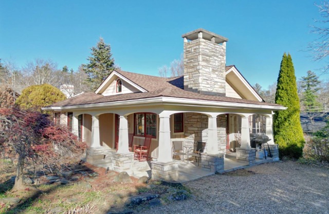 The Post House 2BR/2BA Updated Cottage in Downtown Blowing Rock