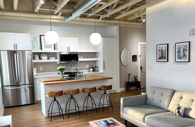 The Quarters | Suite 4