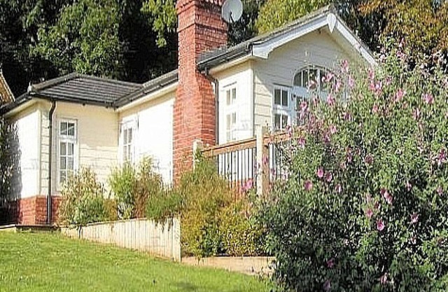 The Railway Cottage - Quality Self Contained Cottage Style Accommodation