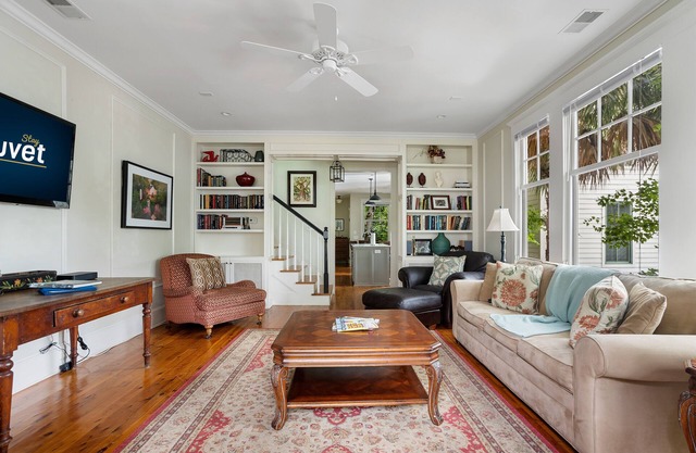 The Rainbow Cottage | Downtown Luxury