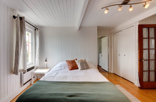 The Red Roof in the heart of the Village 5 bedrooms - 12 people