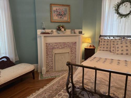 The Redbud Room at The Judges Chambers