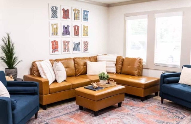 The Ridge House-Lake House w/Hot Tub & Game Room-DOG friendly