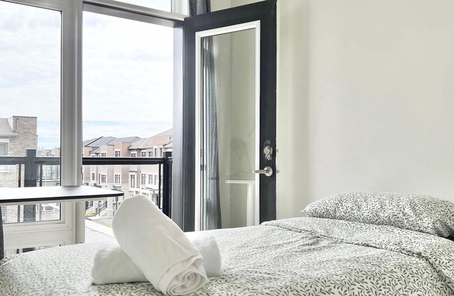 The Riley Luxury Richmond Hill Home w/ Free Parking