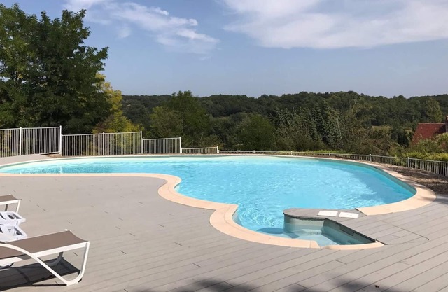 The Roc de l'Espérit, entrance gate to Périgord