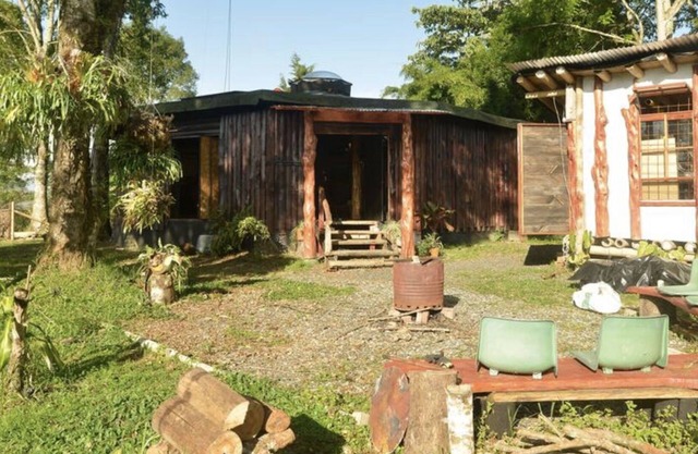 The round house in Filandia with waterfall