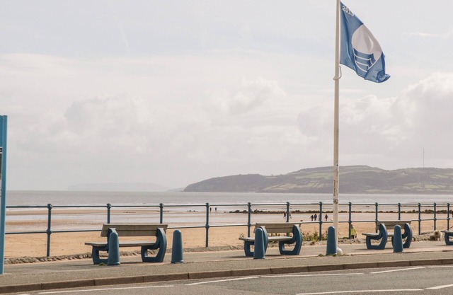 THE ROYAL CHARTER HOLIDAY LET, family friendly in Moelfre